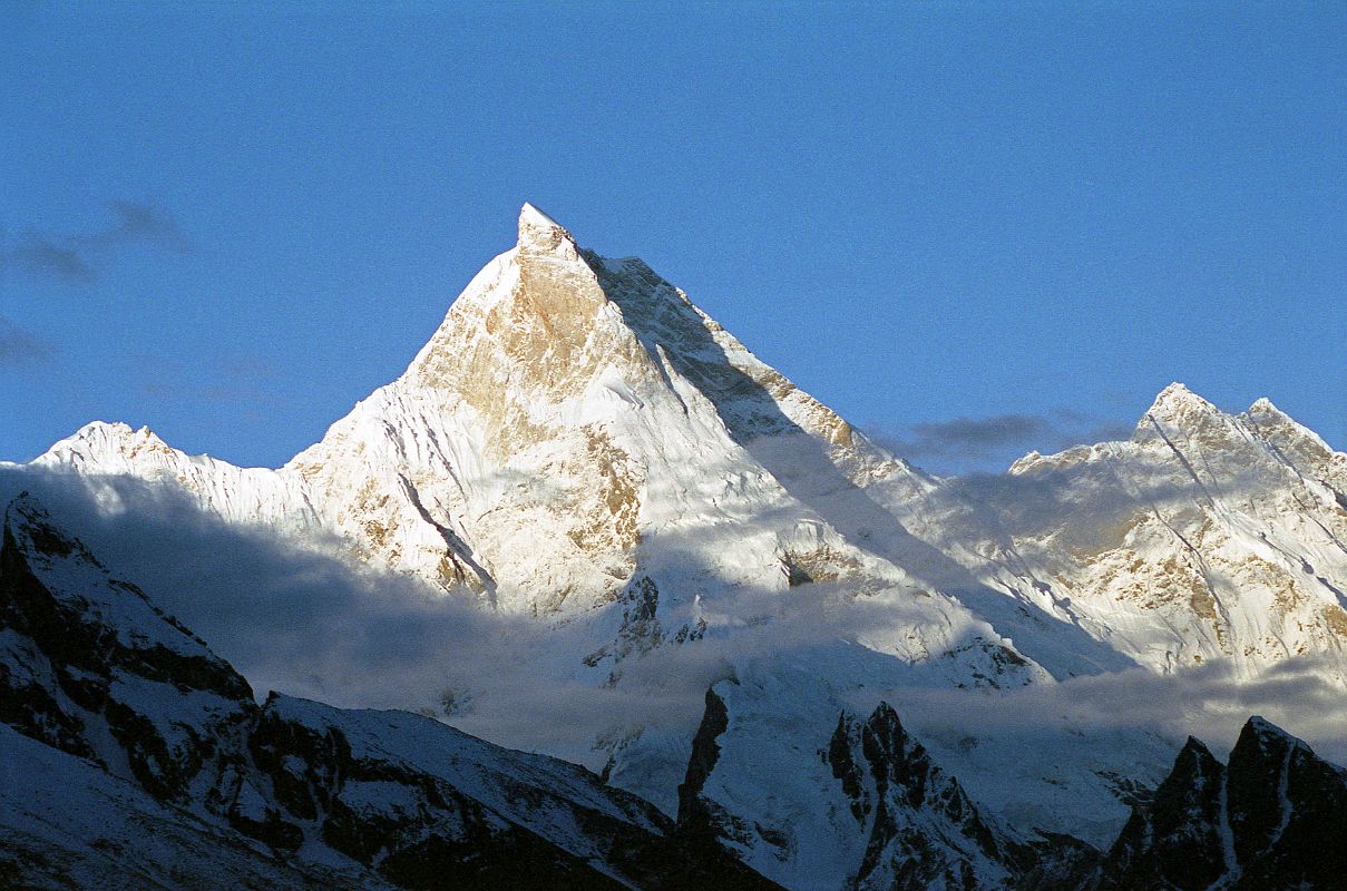 17 Yermanendu Kangri, Masherbrum, Mandu Peak Just After Sunrise From Goro II